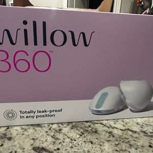 Willow 360 Breast Pump in Pink and White